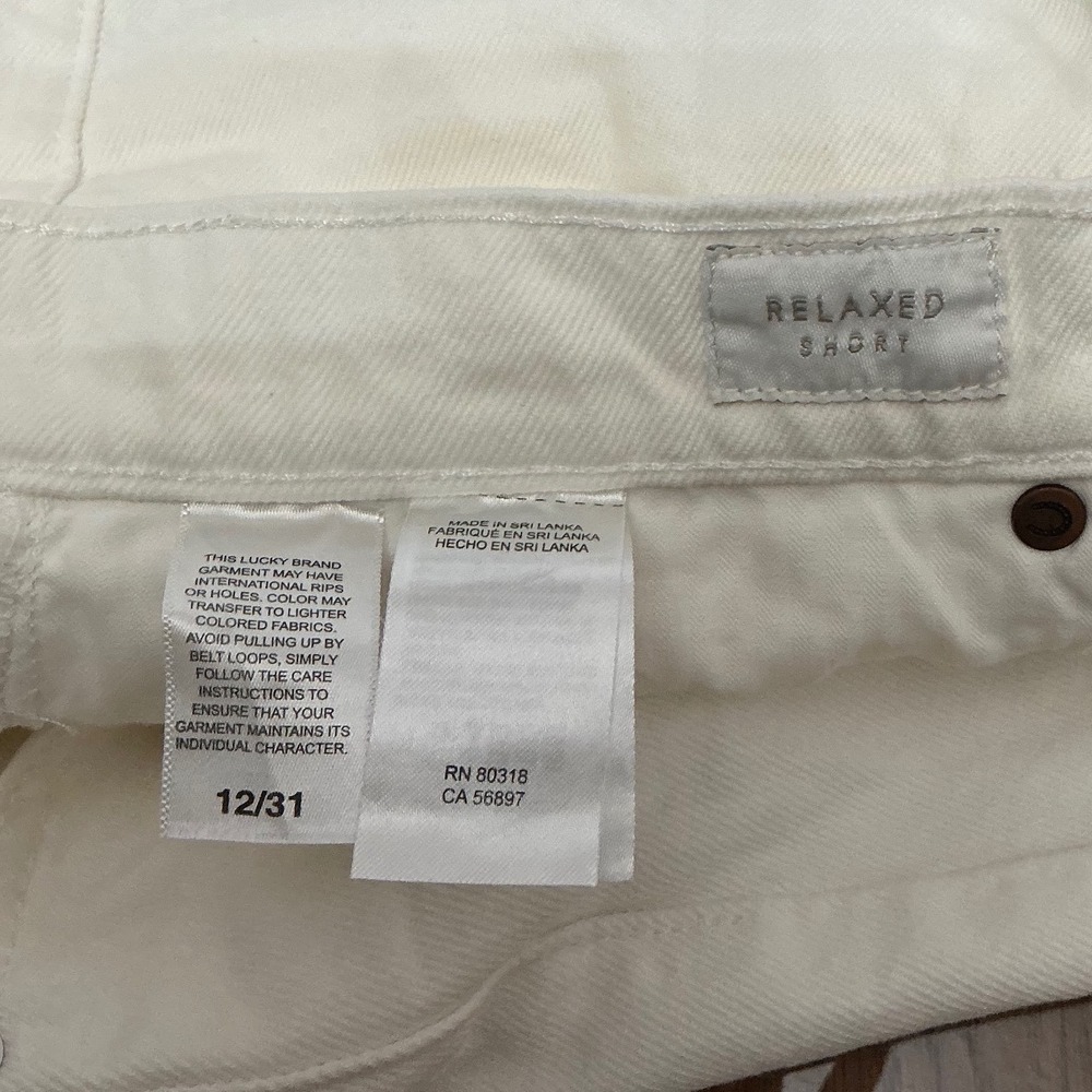 Lucky Brand Relaxed Short White Denim High Rise Frayed Raw Hem Womens Size 12/31 - Picture 5 of 8